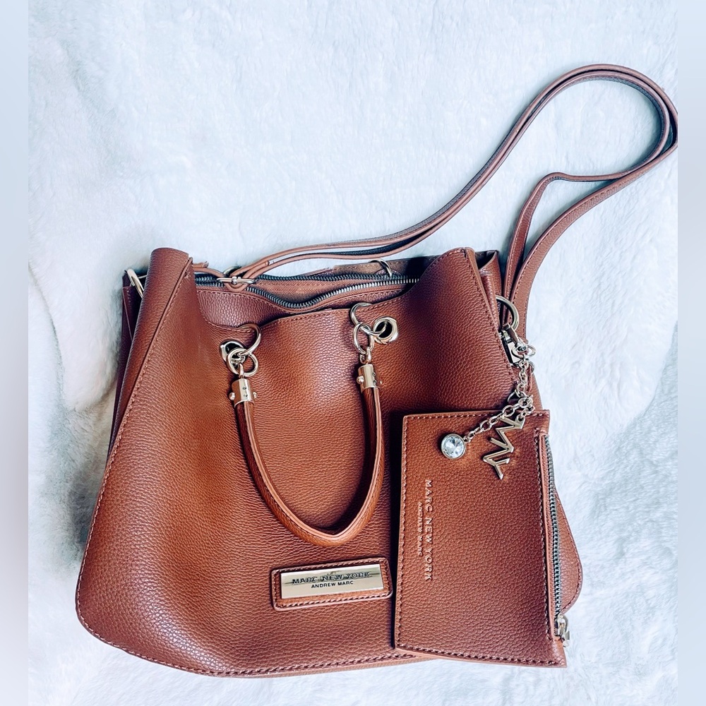 Marc Jacobs Brown Leather Shoulder Bag with Gold Hardware